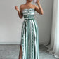 👗 NU 50% KORTING! 💥 Geometrische jumpsuit met halterhals en zijsplit – Unieke print en elastische achterkant – Veelzijdig, perfect voor zomerfeestjes of als resortkleding ✨