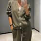Tweedelige gebreide jas en broek voor dames met knopen
