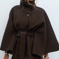 🧥 Elegante Dames Cape-Jas met Opstaande Kraag & Riem – Tijdloos & Stijlvol Design