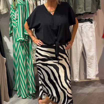 🖤 Dames Casual Set – Strik Blouse & Zebrastreep Midi-Rok 💃 Comfortabel, Stijlvol & Perfect voor Lente/Zomer – Nu 63% KORTING