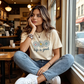 “Life is Good” 👌T-shirt Met Madeliefjesprint – Positieve Vibes Voor Elke Dag🌸