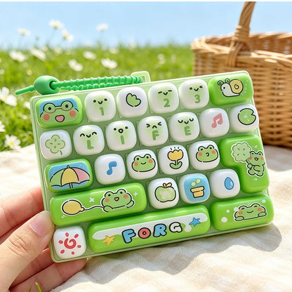 ⌨️ Koop 2, krijg 1 GRATIS – Toetsenbord Sleutelhanger Fidget Toy – Leuk Cadeautje voor Kinderen & Volwassenen