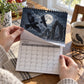 🖤 2027 Wandkalender met Raven | 12 Maanden Vol Mystieke Beelden | Origineel Cadeau voor Liefhebbers van Bijzondere Natuur